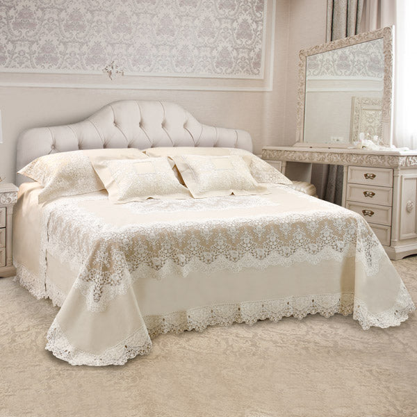Copriletto artigianale in puro lino di colore ecrù con pizzo ricamato su tulle - Eloise