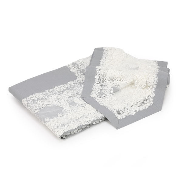 Corsia tovaglia in puro lino grigio perla con pizzo ricamato su tulle