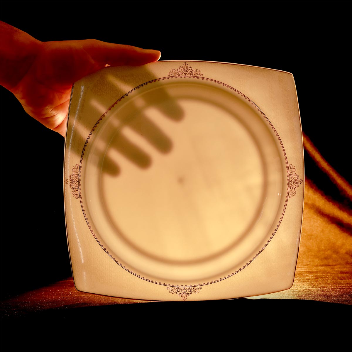 Servizio piatti quadrato in porcellana trasparente con decoro oro in fine bone china - Sharon