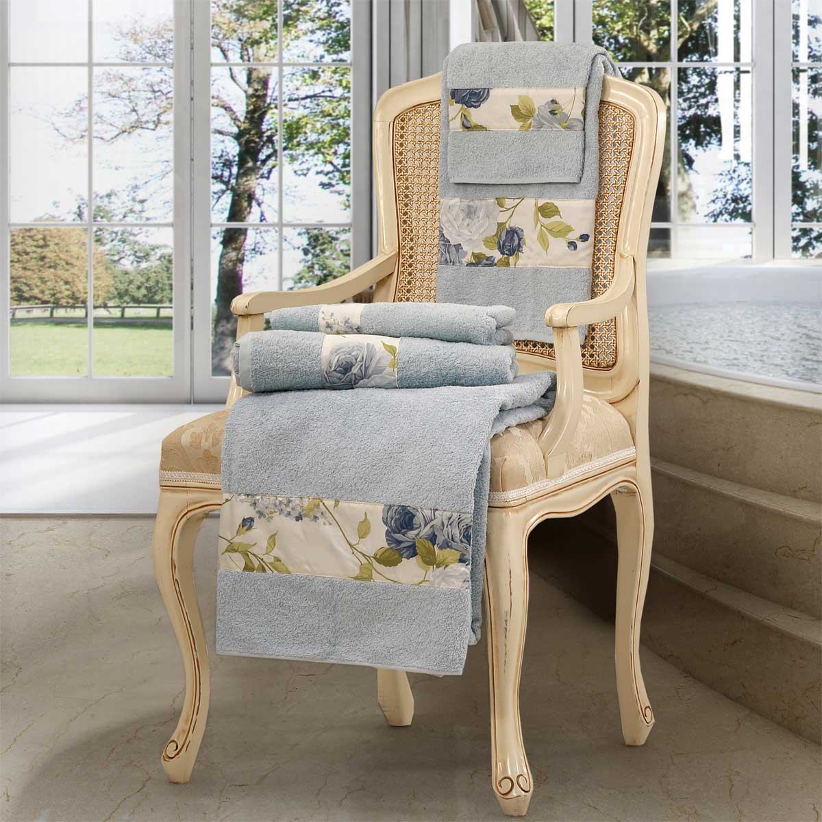 Set 5 pezzi biancheria da bagno in spugna di colore turchese con balza fiori - Daniela