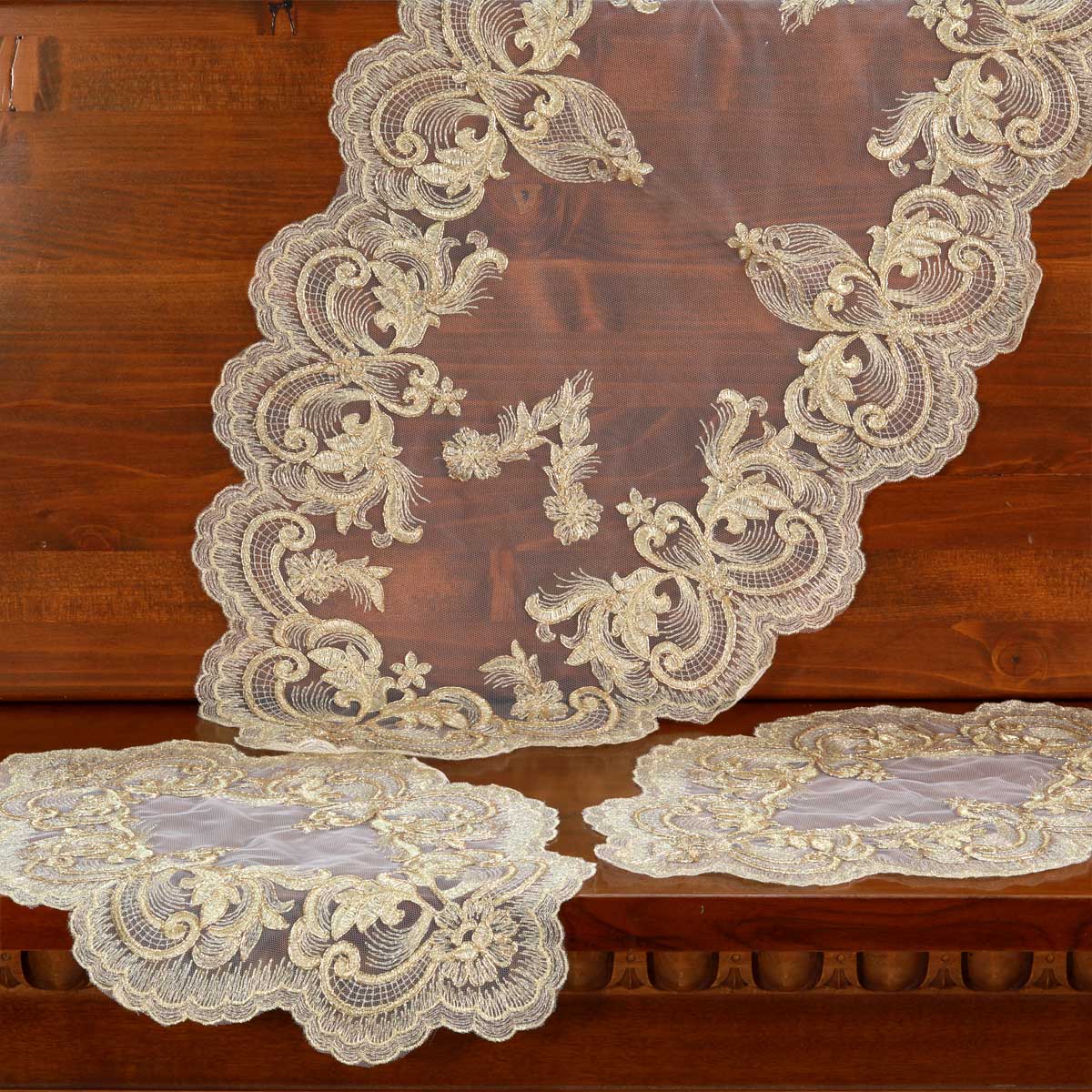 Set centri camera da letto 3 pezzi in tulle ricamato con filato oro - Dorotea