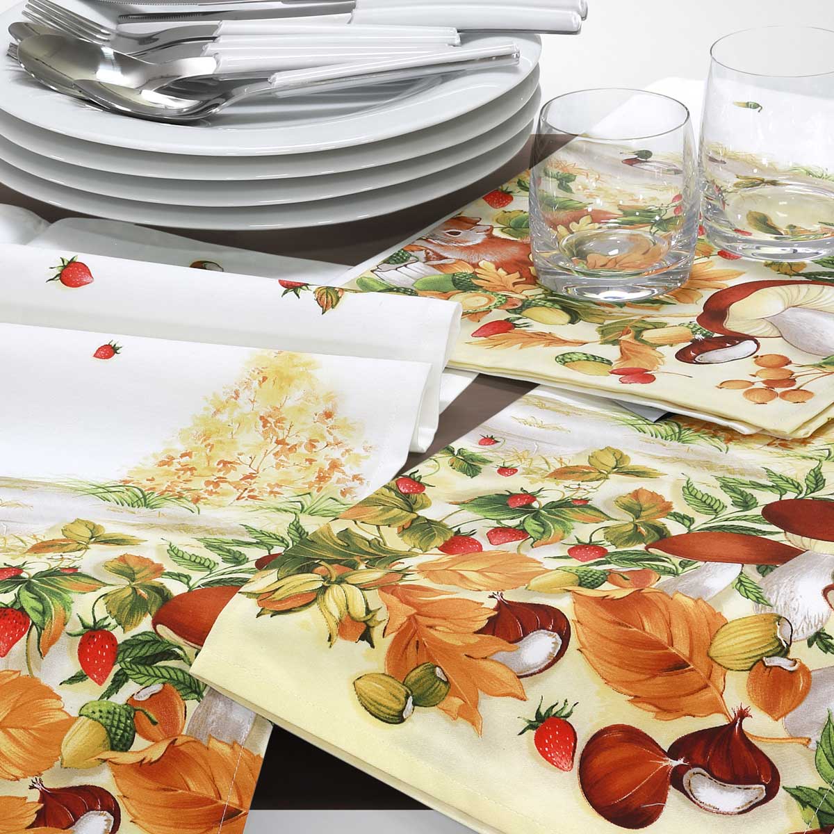Set strofinacci cucina con fantasia funghi e castagne autunno in puro cotone