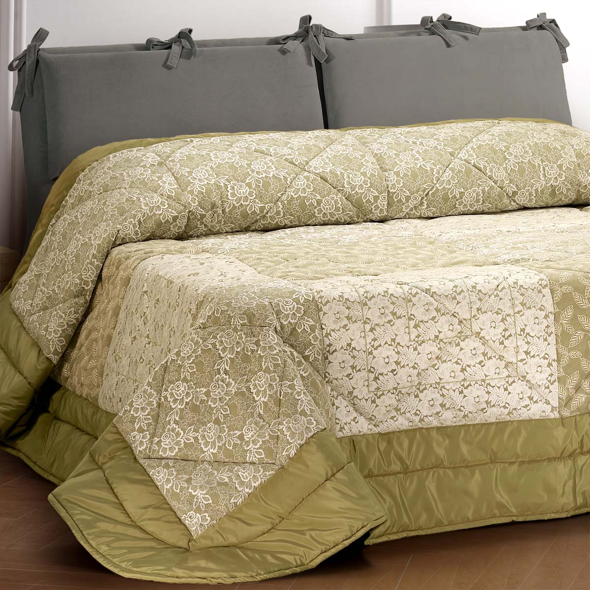 Trapunta matrimoniale in taffetta verde con costruzione artigianale patchwork - EL107