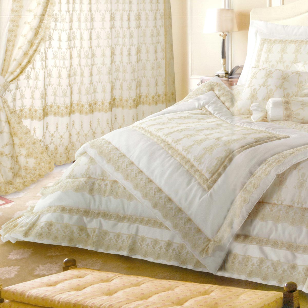 Trapunta con piumotto classico avorio in tulle ricamato - Cathrine
