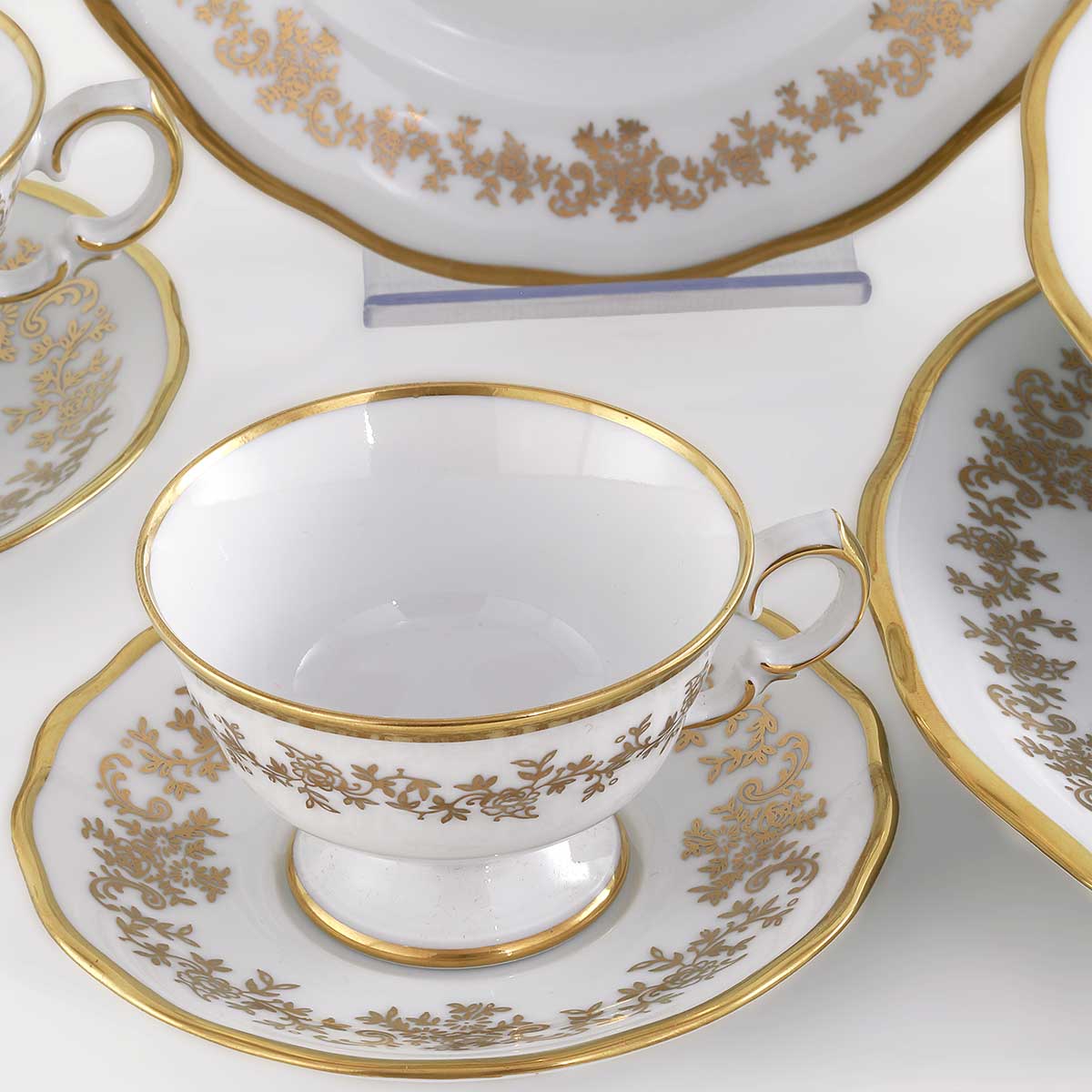 Completo piatti te e caffè  in fine porcellana con decoro in oro - Caterina