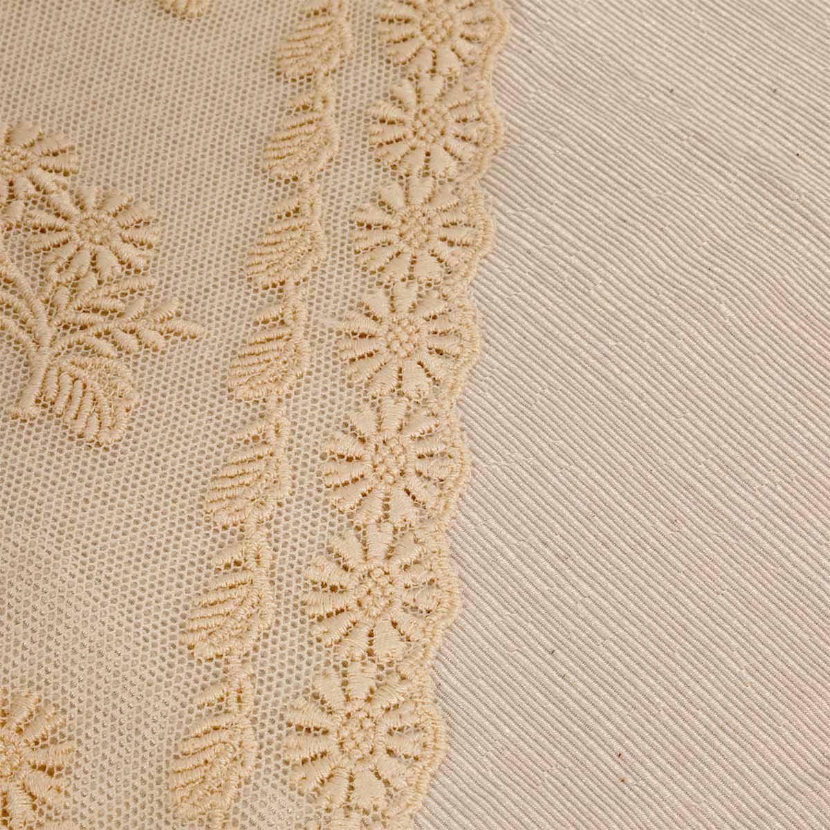 Composè letto sposa di colore avorio in tessuto ottoman con pizzo dalla manifattura fiorentina