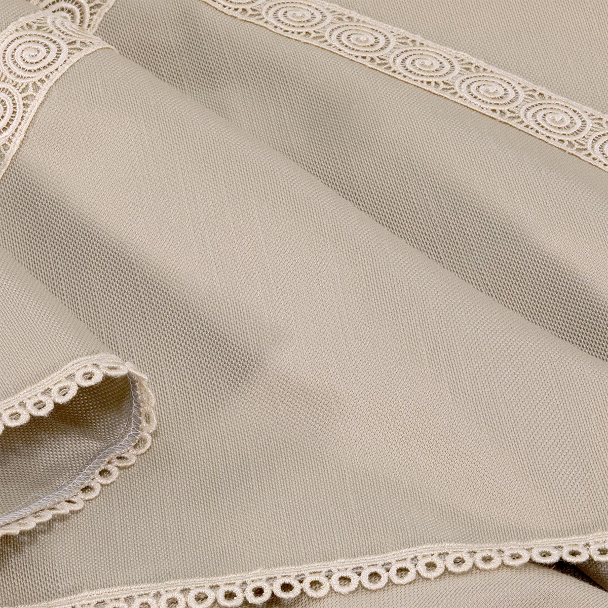 Copriletto sposa colore sabbia moderno con cucitura e pizzo a rombi - Aura