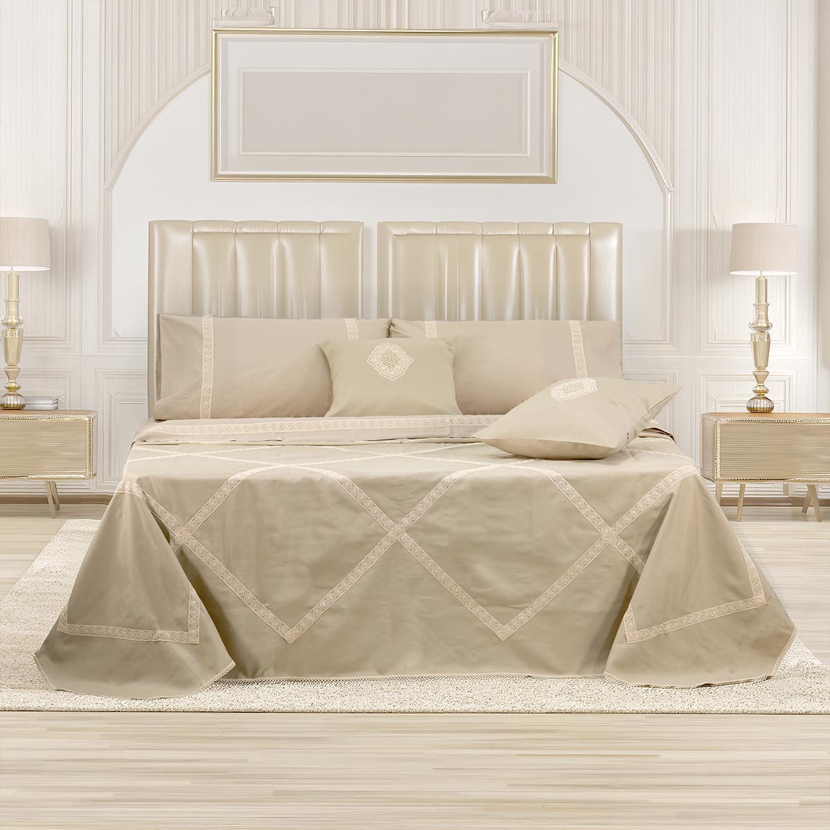 Primo letto sposa di colore sabbia con design geometrico a rombi con pregiato pizzo macramè - Aura