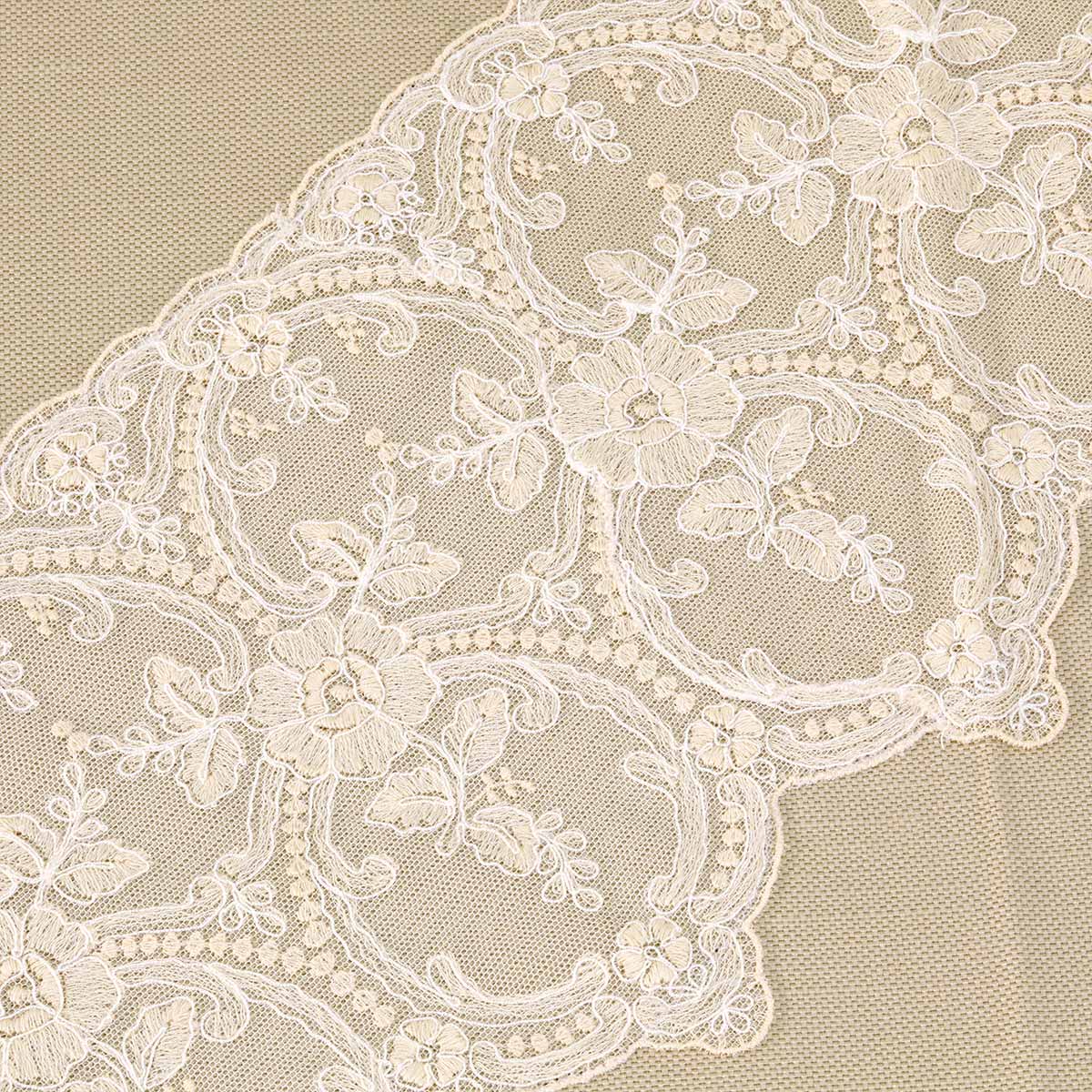 Primoletto colore sabbia con pizzo made in Italy - Aura
