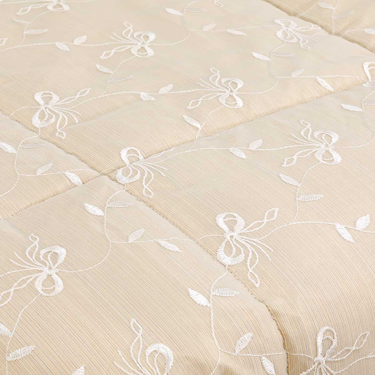 Trapunta invernale matrimoniale beige ricamata - el148