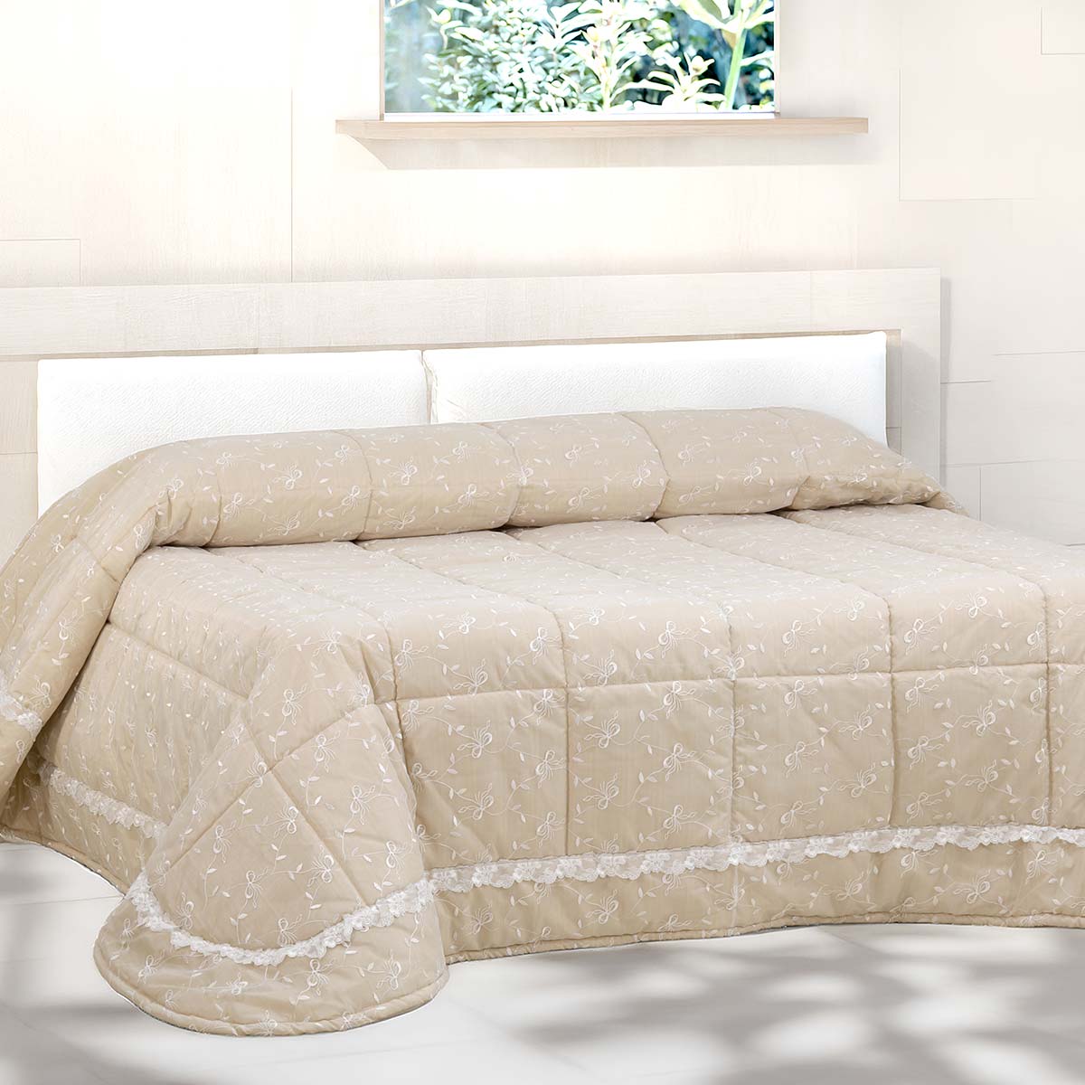 Trapunta letto matrimoniale anallergica beige ricamata - el148