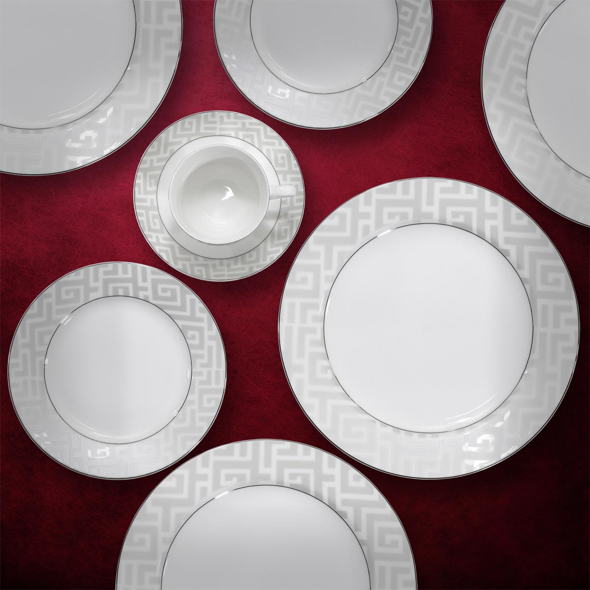 Completo piatti per sala pranzo in porcellana con moderno decoro filo platino - Firenze