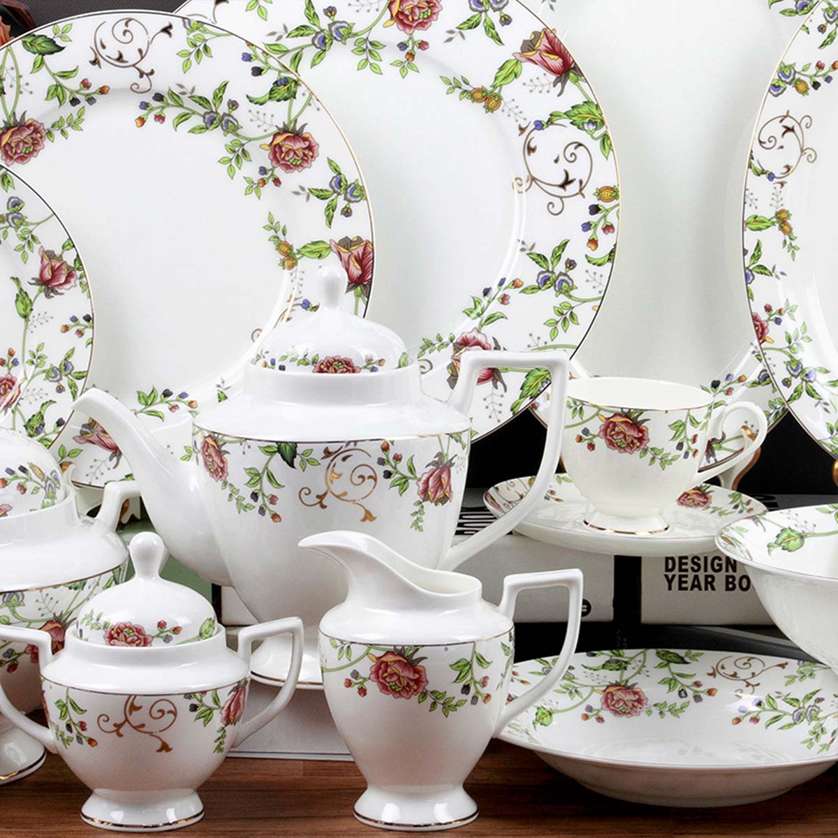 Completo tavola raffinato in fine porcellana con decoro a fiori - Luisiana