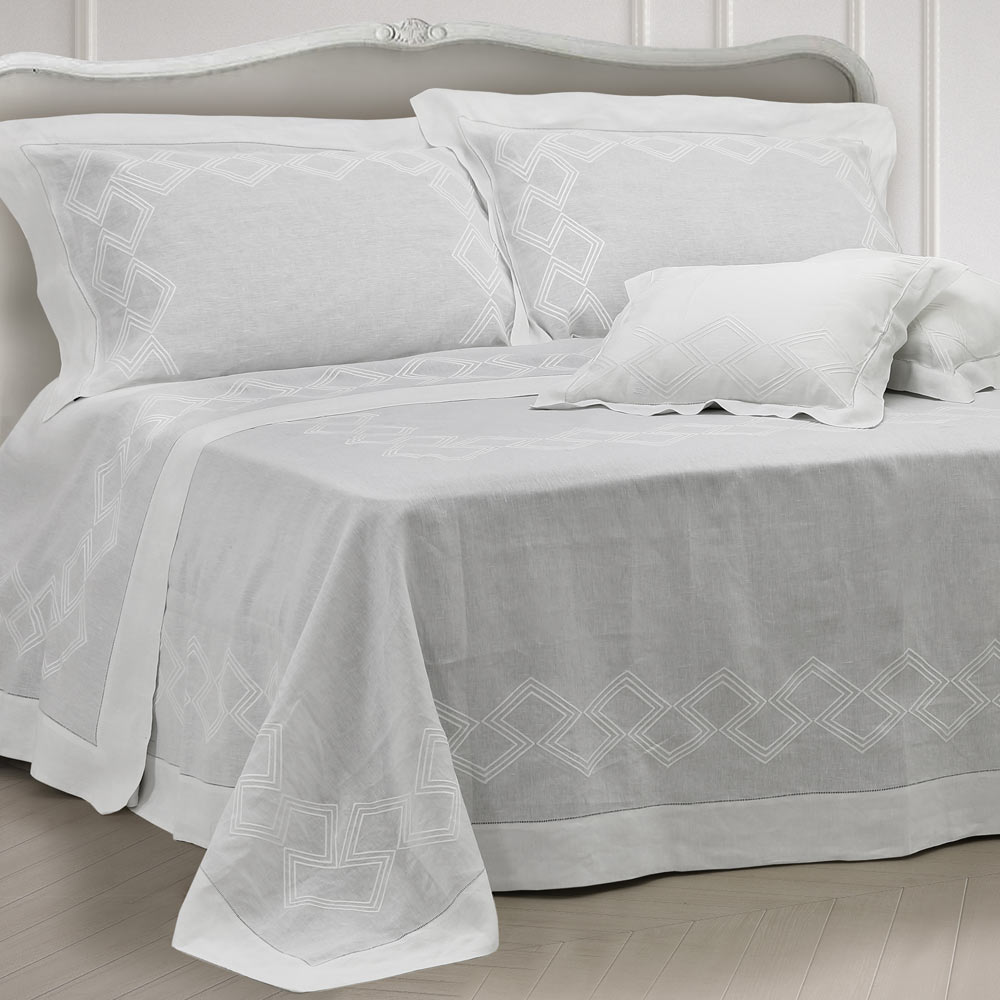 Primo letto in puro lino di colore bianco con ricamo moderno - Geo