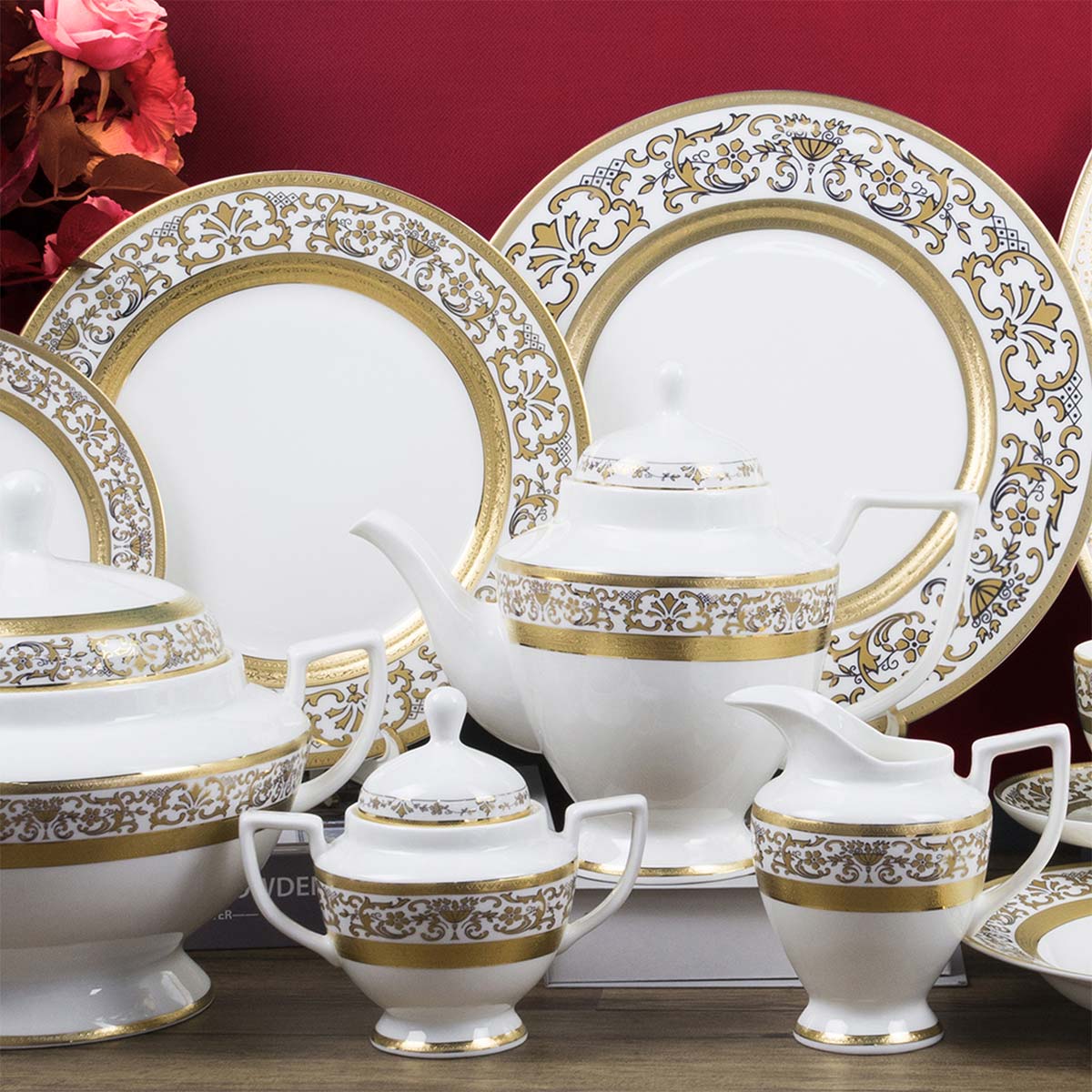 Servizio piatti importante decorato in oro con incisione fine porcellana - Prestige
