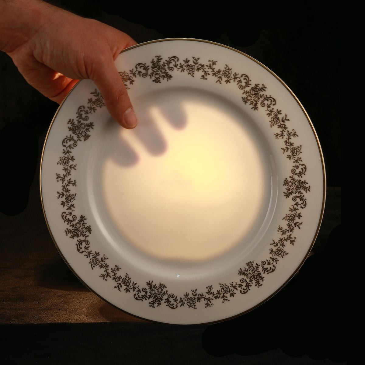 Servizio piatti in oro porcellana fine bone china