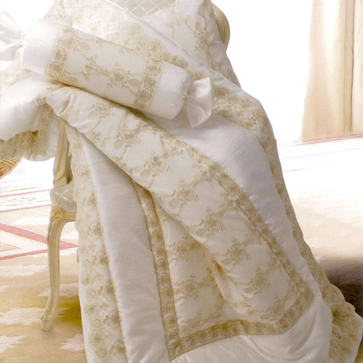 Trapunta con foulard trapuntato avorio in tulle ricamato - Cathrine