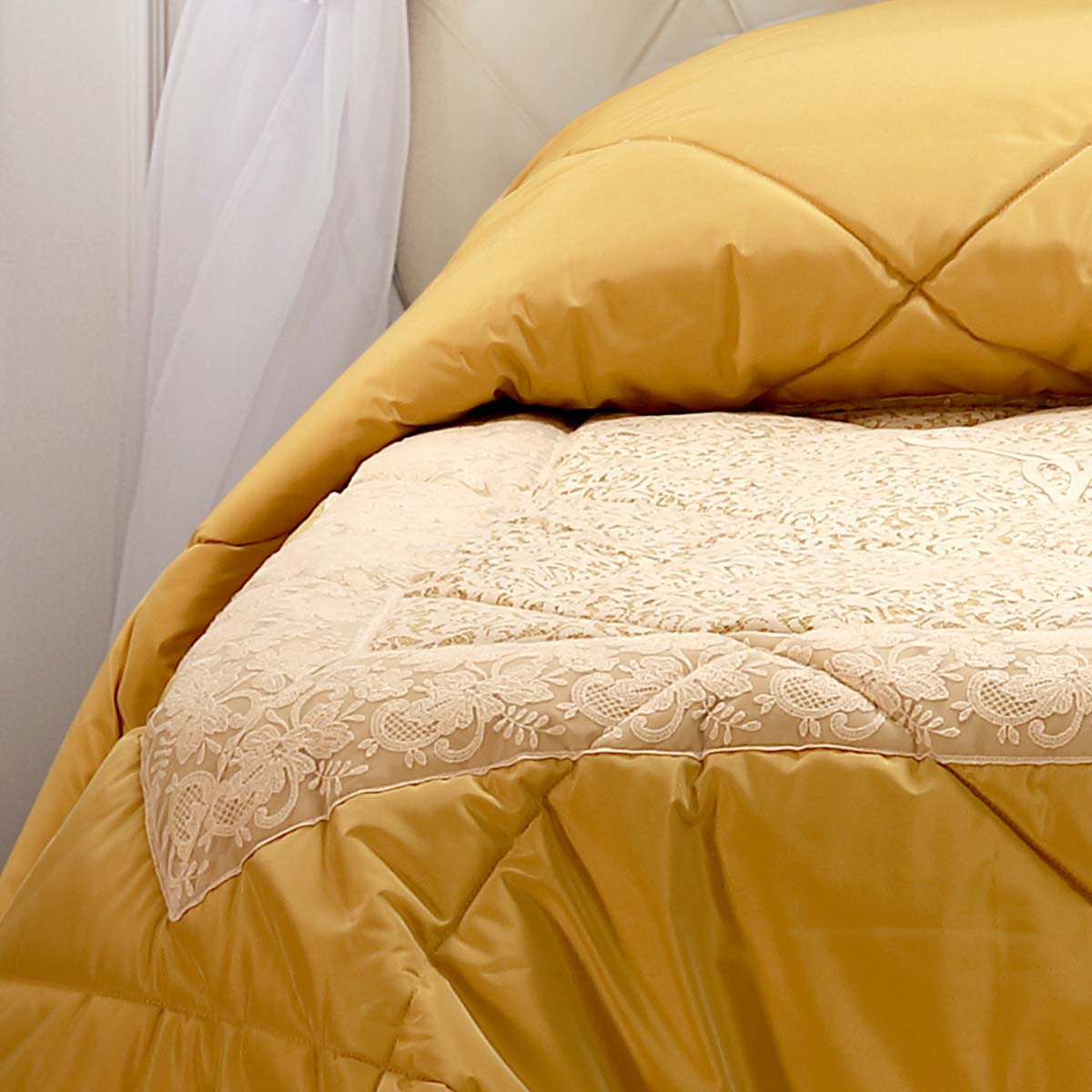Trapunta letto 2 piazze in tessuto di colore oro - EL122