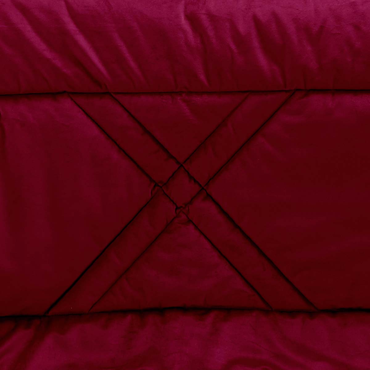 Trapunta letto invernale anallergica moderna di colore viola cardinale a rombi
