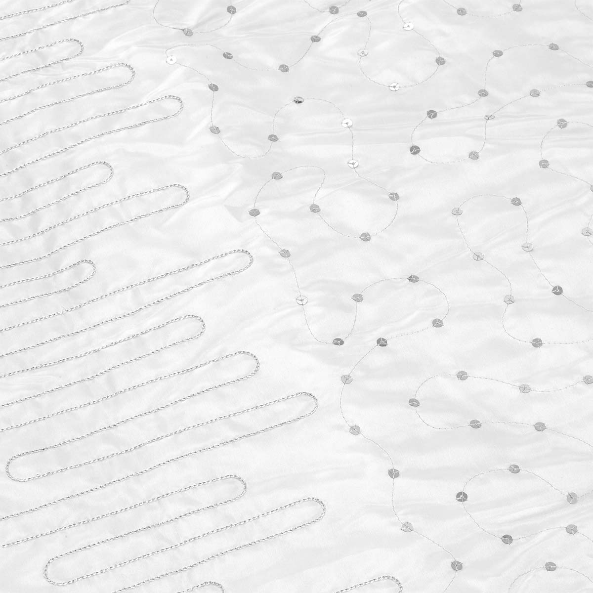 Trapunta moderna con strass e pailletts di colore bianco - el058