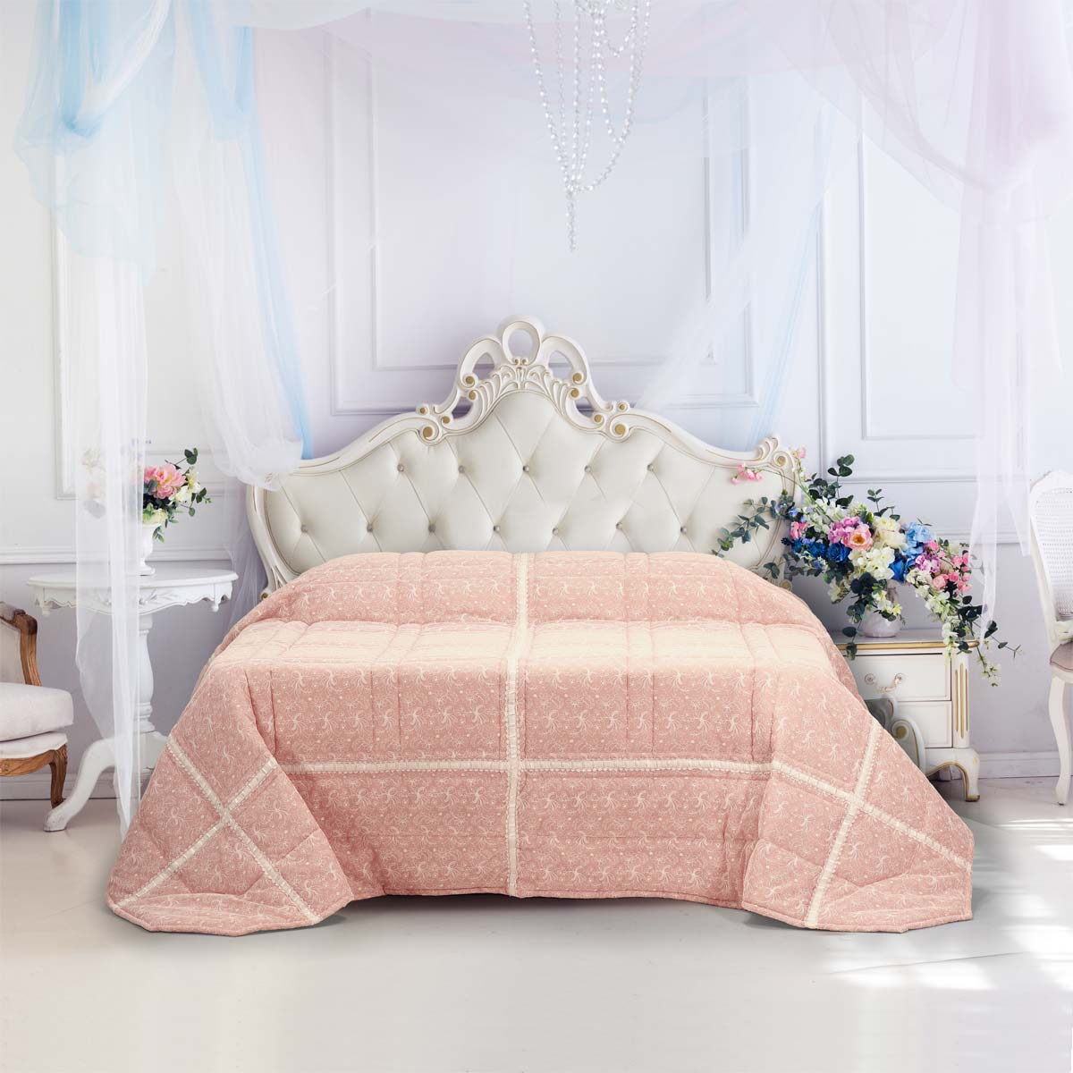 Trapunta rosa confetto con pizzo in tulle